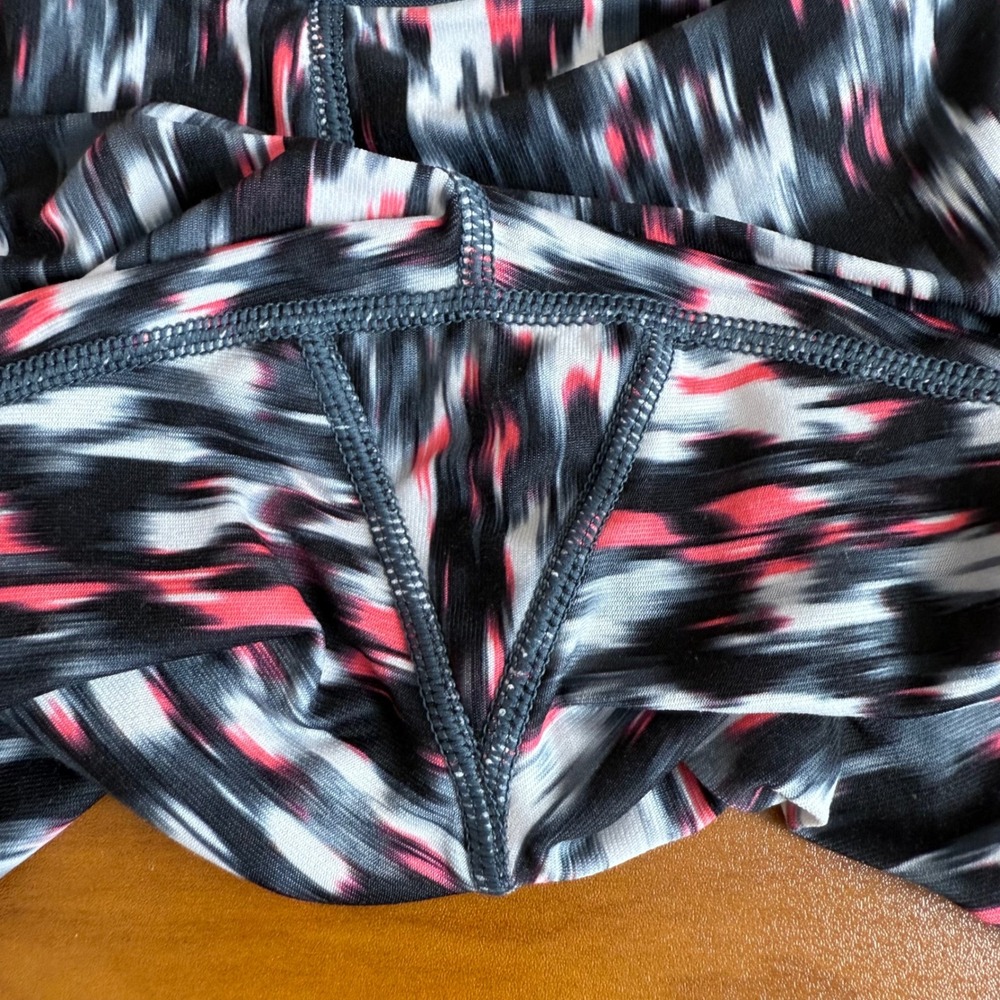SALE Nike Dri Fit Womens Athletic Capris Leggings Abstract Print Size S - Picture 12 of 16